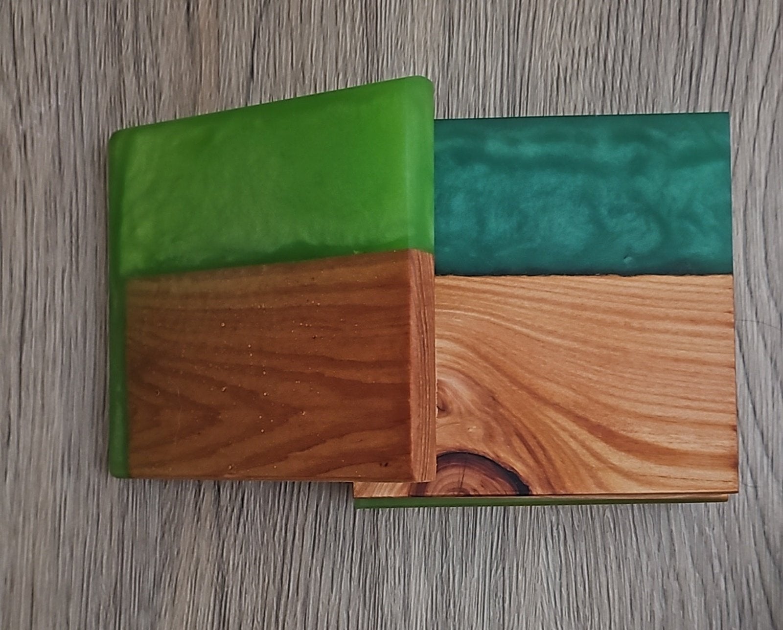 Cedar with Apple / Medium Green Epoxy Coaster